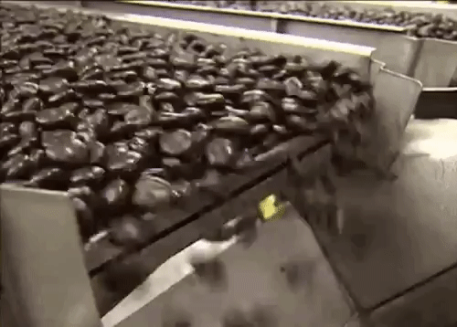 Увлекательные гифки с производства сладостей