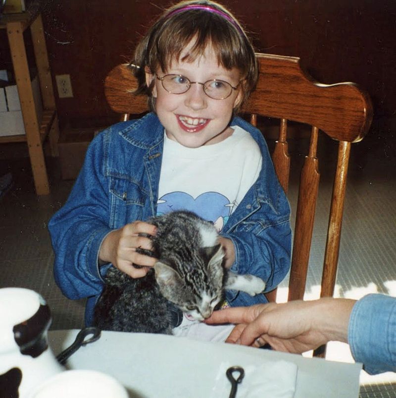 Мышцы девушки превращаются во второй скелет