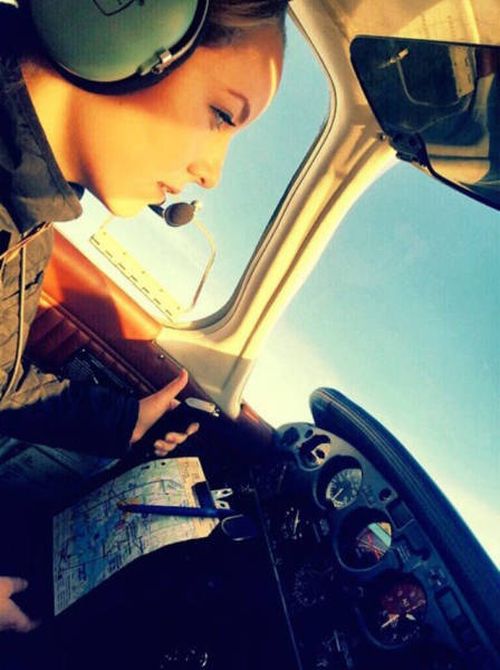 Очаровательные девушки-пилоты из Швеции