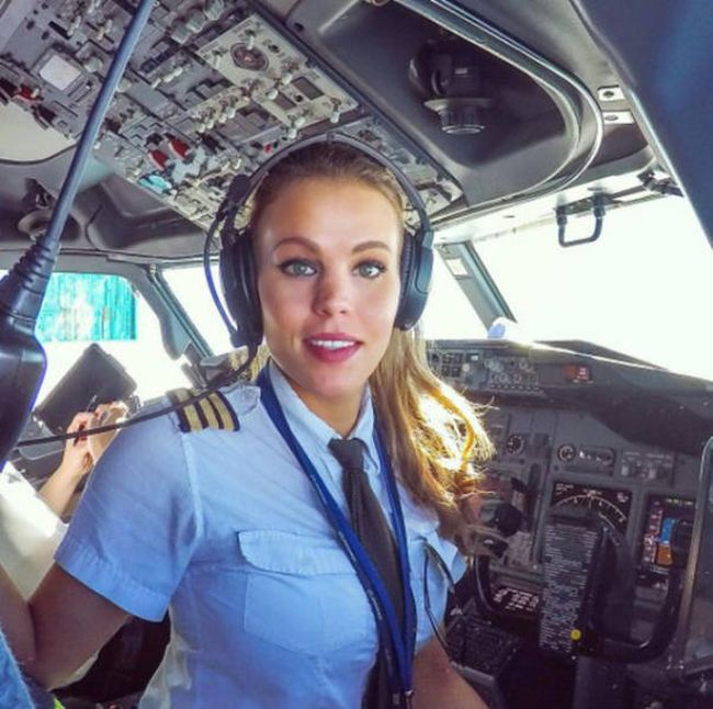 Очаровательные девушки-пилоты из Швеции