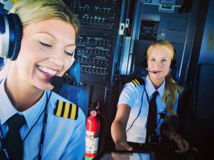 Очаровательные девушки-пилоты из Швеции