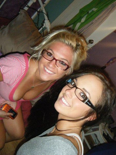 Сексуальные милашки в очках