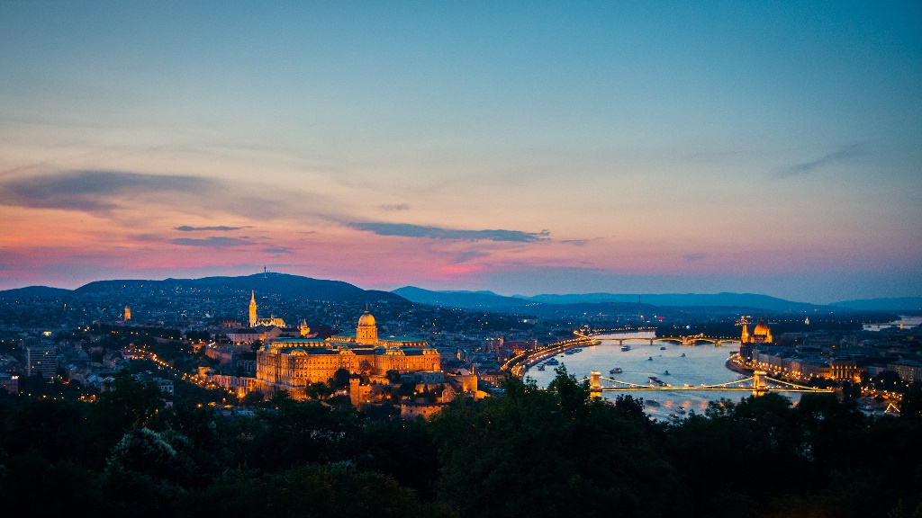 Срок, за который европеец может заработать себе на квартиру