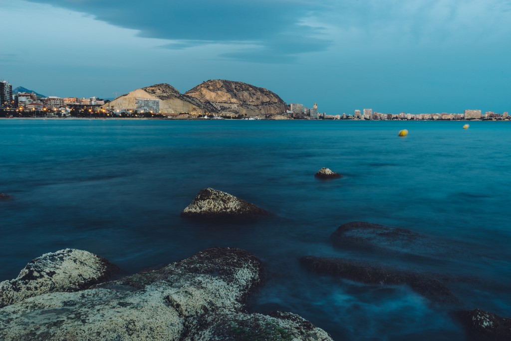 Срок, за который европеец может заработать себе на квартиру