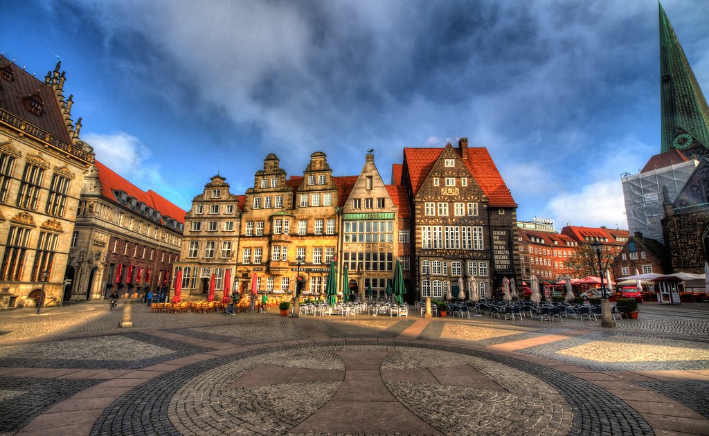 Срок, за который европеец может заработать себе на квартиру