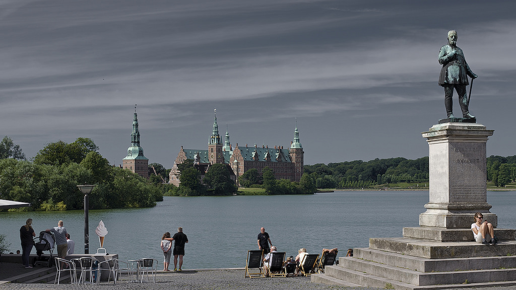Срок, за который европеец может заработать себе на квартиру