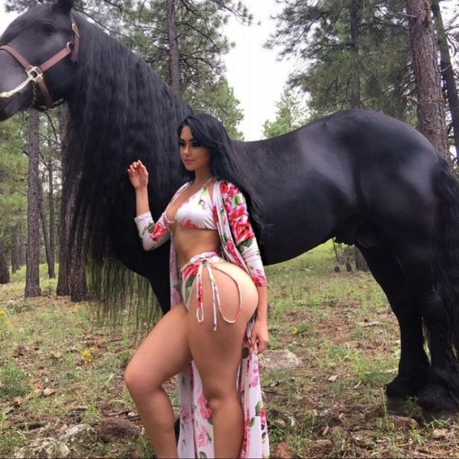 Джейлин Очоа - модель с выдающимися формами