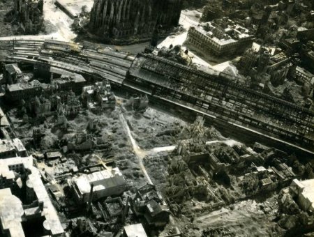 К 9 мая - побежденная Германия (20 фото)