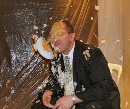 Люди против политиков (23 фото)