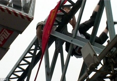 Помог самоубийце (5 фото)