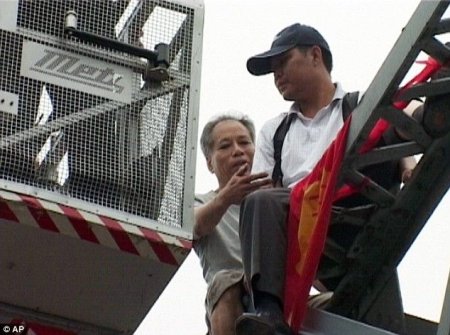 Помог самоубийце (5 фото)