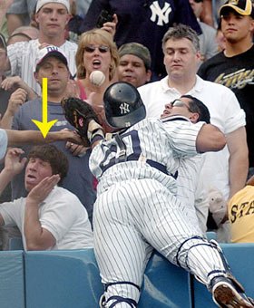 Быть зрителем - опасно (14 фото)