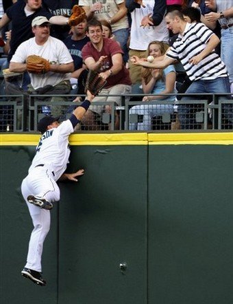 Быть зрителем - опасно (14 фото)