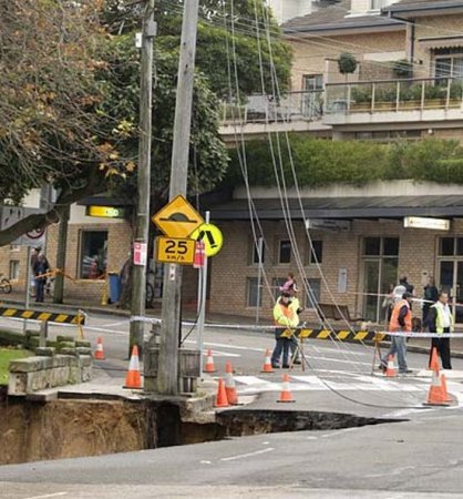 Большая дыра в Сиднее (12 фото)