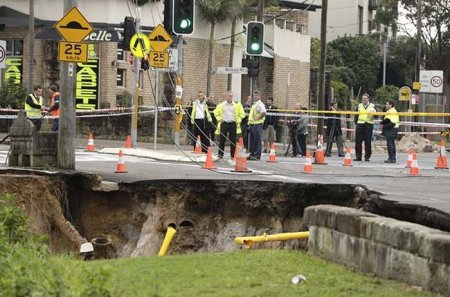 Большая дыра в Сиднее (12 фото)