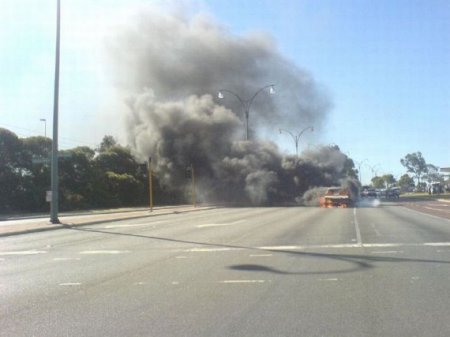 Машины как дрова (22 фото)