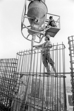 Азиатские строители смерти не боятся (23 фото)