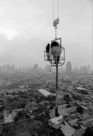 Азиатские строители смерти не боятся (23 фото)