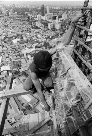 Азиатские строители смерти не боятся (23 фото)