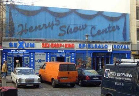 Сексшопы мира (23 фото)