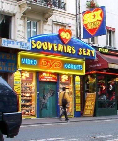 Сексшопы мира (23 фото)