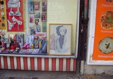 Сексшопы мира (23 фото)