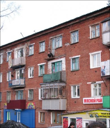 Сижу я один (3 фото)