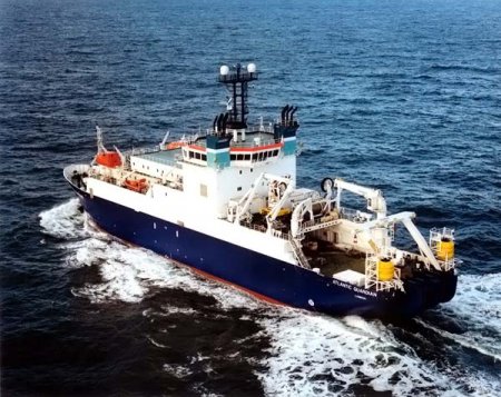 Кто ремонтирует интернет? (17 фото + текст)