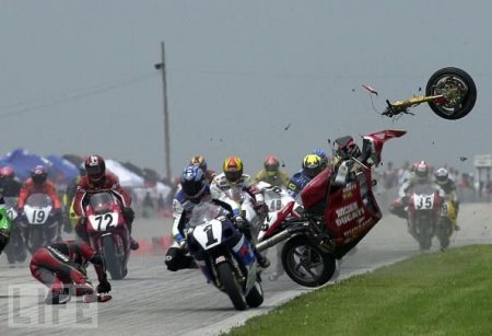 Мотоциклетные аварии (24 фото)