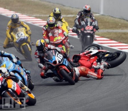 Мотоциклетные аварии (24 фото)