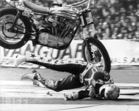 Мотоциклетные аварии (24 фото)