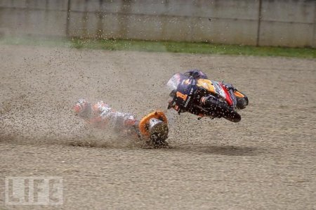 Мотоциклетные аварии (24 фото)