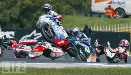 Мотоциклетные аварии (24 фото)