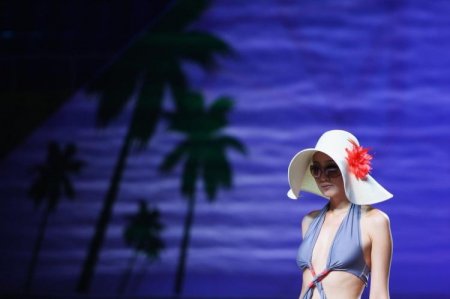 Китайский конкурс купальников (11 фото)