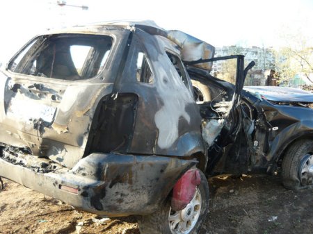 Сгоревший автомобиль Рекстон (и его пассажиры, сгоревшие заживо) в Перми - видео с первых минут