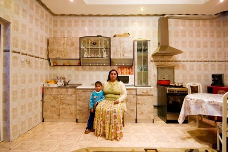 Дома у цыган (9 фото)