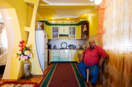 Дома у цыган (9 фото)