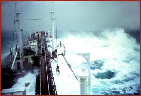 Волны и корабли (15 фото)