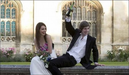Выпускной у студенток кембриджа (8 фото)