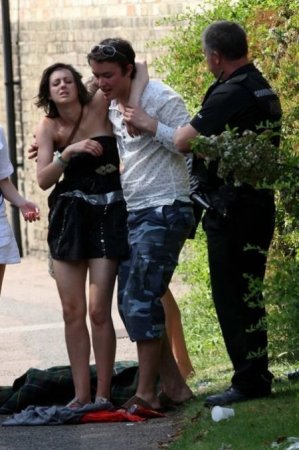 Выпускной у студенток кембриджа (8 фото)