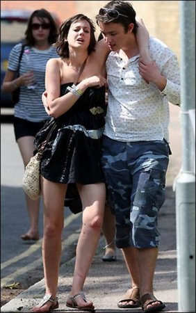 Выпускной у студенток кембриджа (8 фото)