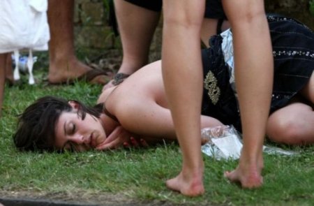 Выпускной у студенток кембриджа (8 фото)