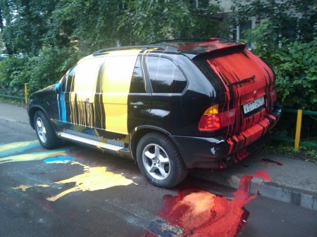 Не ставь на тротуаре (5 фото)