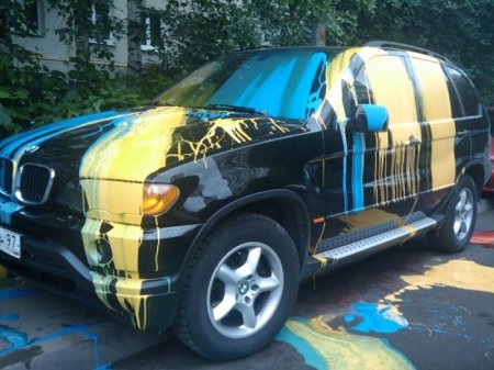 Не ставь на тротуаре (5 фото)