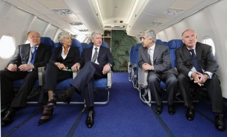 Сухой Суперджет-100 на авиасалоне (4 фото)