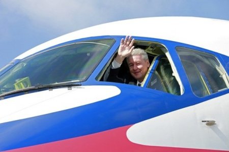 Сухой Суперджет-100 на авиасалоне (4 фото)