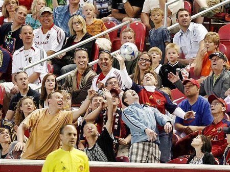 Быть зрителем - опасно (14 фото)