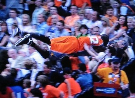 Быть зрителем - опасно (14 фото)