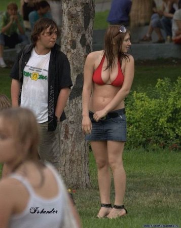 Девушки и фонтаны (54 фото)