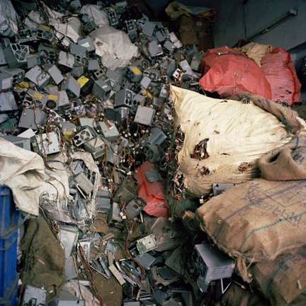 Компьютерное кладбище (10 фото)